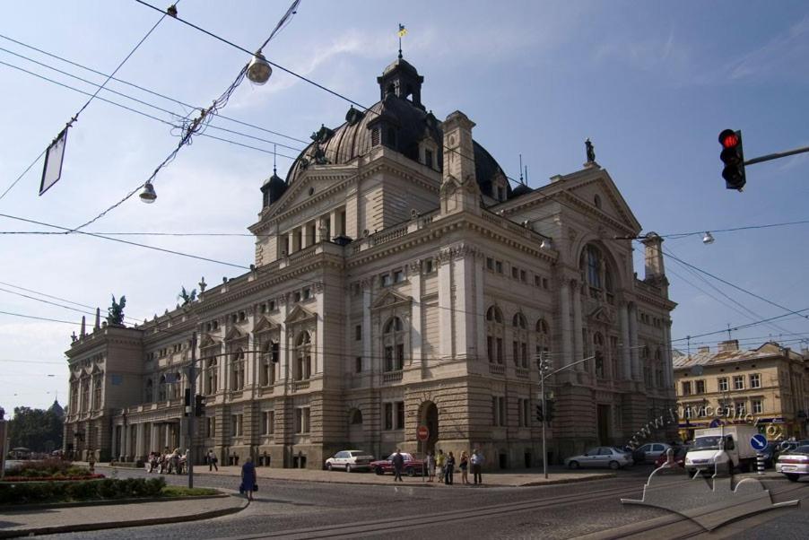 Apt In The Center Of The Town Near The Opera House Apartment Lviv Ngoại thất bức ảnh